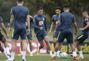 Brasil x Venezuela - De roupa nova e com mudanças, seleção busca manter os 100%