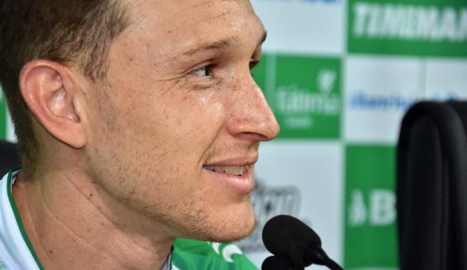 Dono do melhor ataque da Série B terá estreia de atacante que não atua desde maio