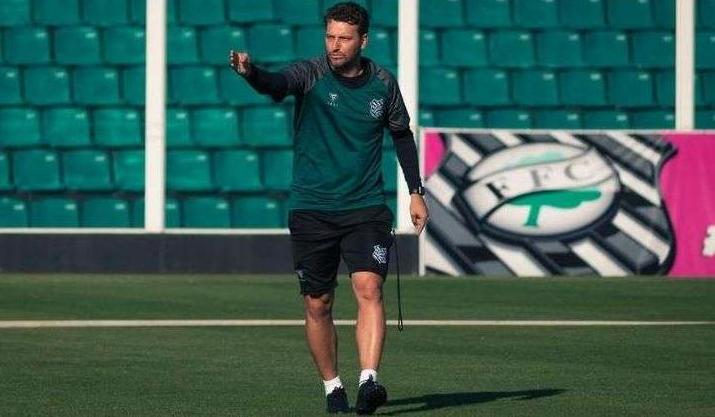 Elano não é mais técnico do Figueirense