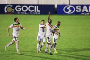 Série C: Líder isolado, Brusque tem problemas para encarar o Londrina