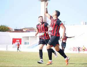 Moto Club-MA 2 x 1 Altos-PI - Vitória em cima do líder para se firmar no G-4