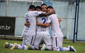 Vitória-ES 3 x 0 União-MT - Com golaço de ex-Palmeiras, Alvianil goleia e segue vivo