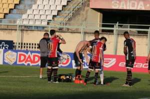 Série C: Goleiro do Jacuipense é atacado por formigas em jogo no Ceará