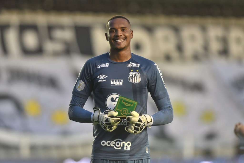  John foi o grande destaque do Santos