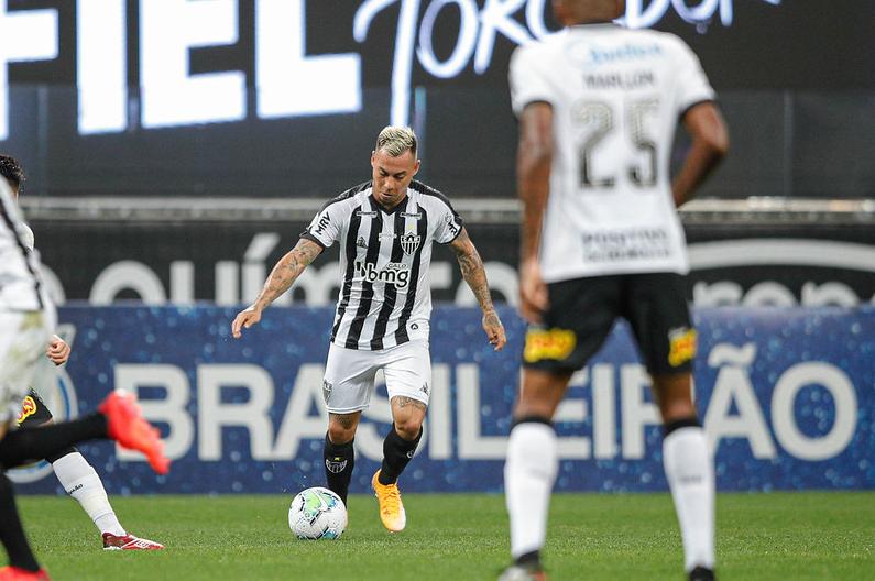 Vargas deu a assistência para o gol de Guilherme Arana Vargas deu a assistência para o gol de Guilherme Arana