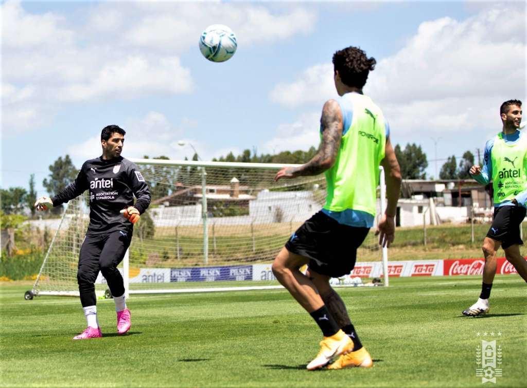 Suárez testa positivo para covid e desfalcará Uruguai contra Brasil