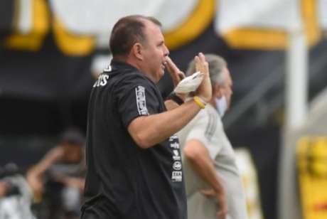 Marcelo Fernandes comandou o Santos na ausência de Cuca