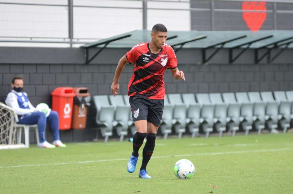Zagueiro sub-17 que está no Athletico-PR desperta interesse de time francês 2 0002050507267 img