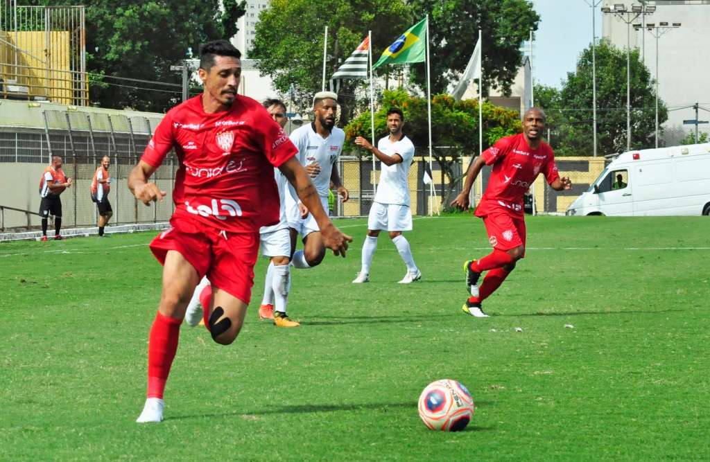 Carlinhos é um dos jogadores que renovaram com o Noroeste (Foto: Bruno Freitas/Noroeste)