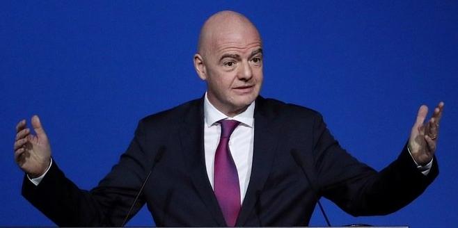 Presidente da Fifa cutuca futebol brasileiro e promete menos jogos aos atletas