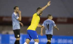 Ex-Barça comemora 1º gol pelo Brasil, exalta Tite e projeta evoluir com Pirlo