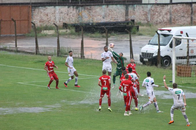 Velo Clube 2 x 1 Comercial – Galo leva a melhor e garante vitória com gols de pênalti