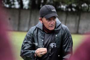 Série D: Classificado, técnico elogia elenco da Ferroviária e projeta últimos jogos