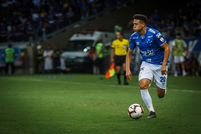 Série B: Ex-meia do Corinthians encaminha saída do Cruzeiro