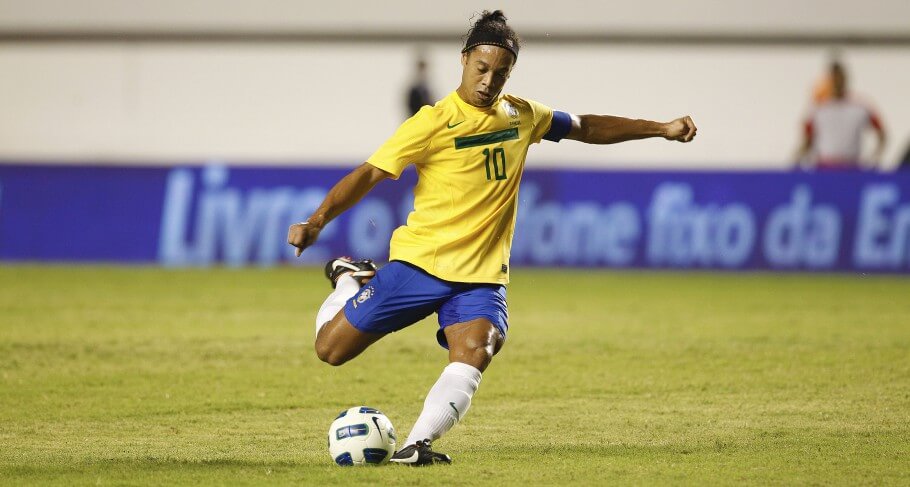 Ronaldinho Gaúcho fez história com a amarelinha