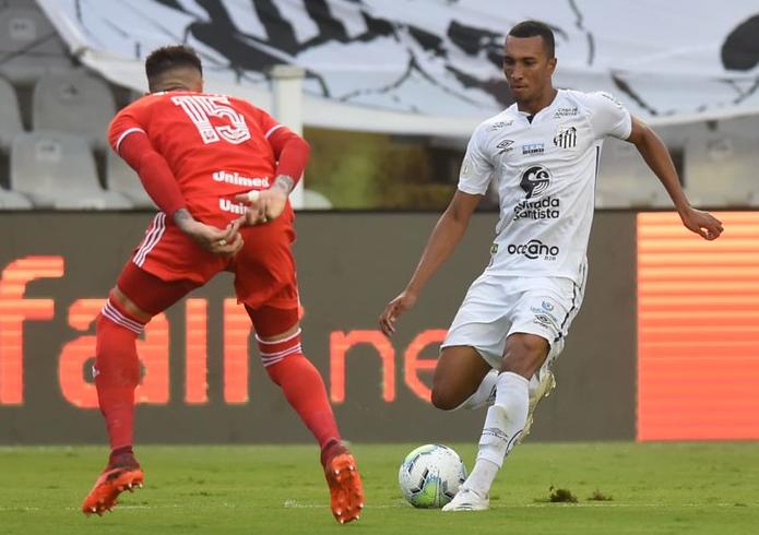 Santos venceu o Internacional repleto de garotos