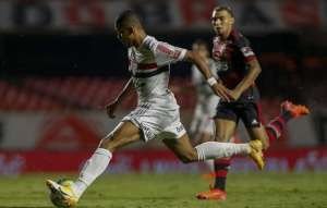 São Paulo perde artilheiro e 