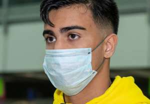 Alemão: Meia brasileiro do Borussia Dortmund testa positivo para Covid-19