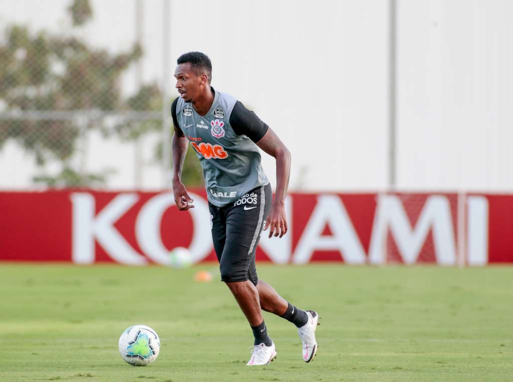 Treino do Corinthians tem retornos de Jô, Cazares e Gustavo Silva