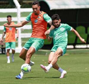 Fluminense negocia à contratação de atacante titular do Goiás