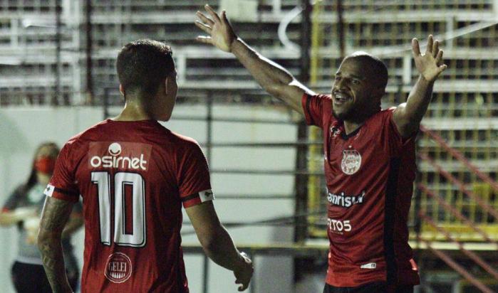 Brasil vibrou muito com vitória. Foto: Carlos Insaurriaga Brasil vibrou muito com vitória. Foto: Carlos Insaurriaga