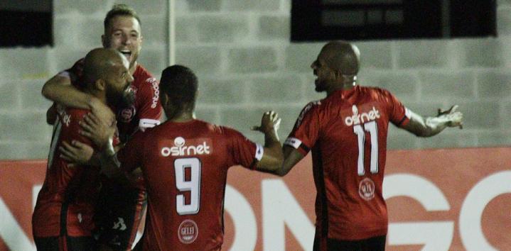 Héverton marcou primeiro gol do Brasil. Foto: Carlos Insaurriaga Héverton marcou primeiro gol do Brasil. Foto: Carlos Insaurriaga