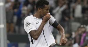 Com retornos de Jô e Cazares, Corinthians visita Coritiba para se afastar da queda