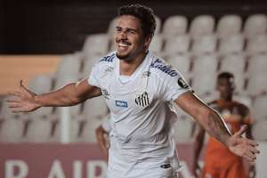 Presidente do Benfica vem ao Brasil para tentar compra de jogador do Santos