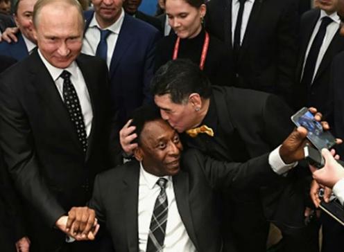 Maradona beija Pelé