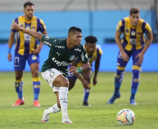 Rony marcou o segundo gol do Palmeiras em cobrança de pênalti (Foto: Cesar Greco) Rony marcou o segundo gol do Palmeiras em cobrança de pênalti (Foto: Cesar Greco)