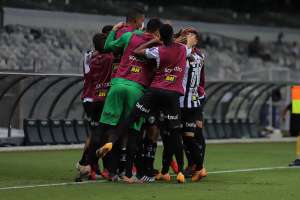 Atlético-MG 2 x 1 Botafogo - Cavalieri pega pênalti, mas Galo se isola na ponta