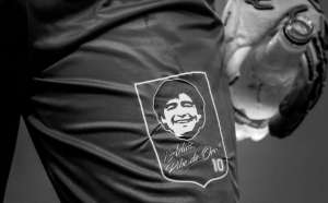 Atlético-MG também faz homenagem a Diego Maradona na camisa e nos calções