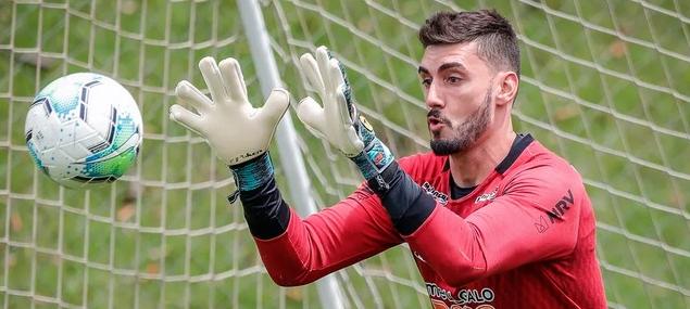 Titular do Atlético-MG testa positivo para Covid-19 e vira desfalque para Sampaoli