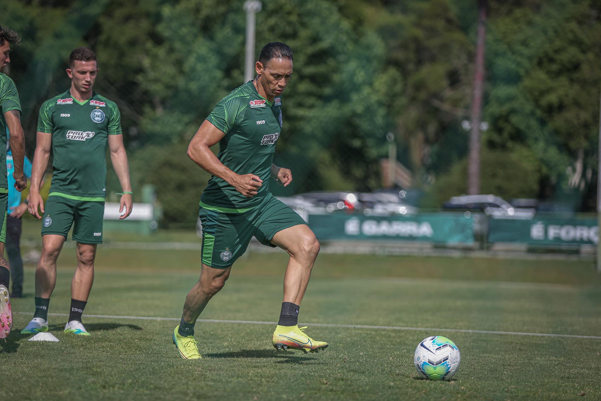 Com ‘folga’ na tabela, técnico do Coritiba confia na reação da equipe