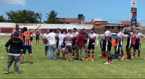 Torcedores de clube da Série C invadem treino para cobrar elenco por maus resultados