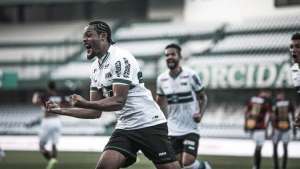 Coritiba acerta com Santos permanência de zagueiro-artilheiro