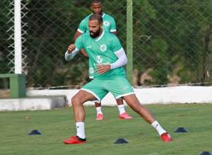 Ex-Internacional e Tottenham-ING tem futuro indefinido no Goiás