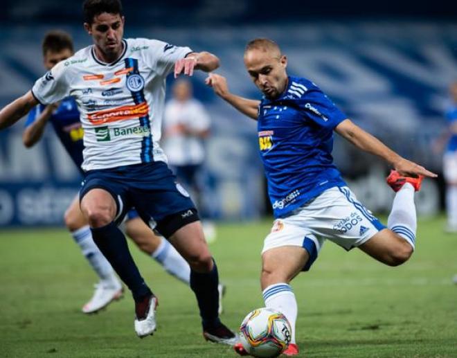 Confiança marcou dois gols rápidos