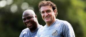 Com a volta de Cuca, Santos recebe o Sport para voltar ao G-6 do Brasileirão