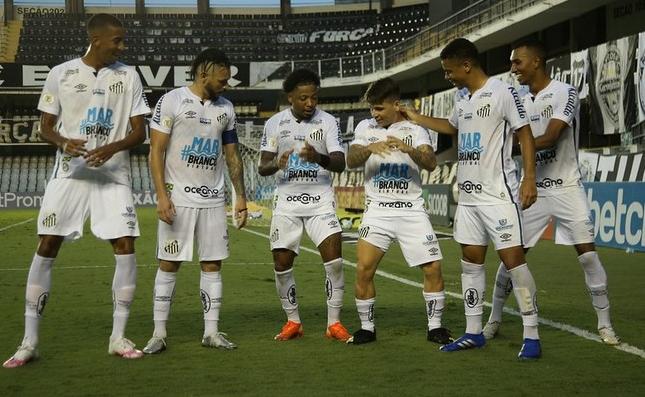 Festa na Vila Belmiro. (Foto: Pedro Ernesto Guerra Azevedo / Santos)