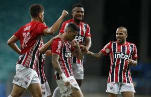BRASILEIRÃO: São Paulo encosta na liderança; Palmeiras e Santos também vencem