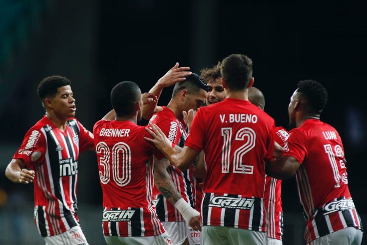 São Paulo chega a 14 jogos de invencibilidade e Diniz desconversa sobre marca