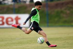 Sem Júlio César, com covid-19, Bragantino enfrenta Flu para subir na tabela