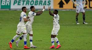 Jogadores são flagrados em boate e clube da Série A promete resolver 