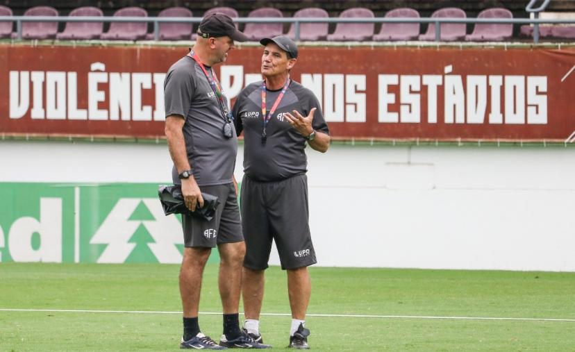 Paulo Roberto (dir.) assumiu a Ferroviária na sétima rodada da Série D