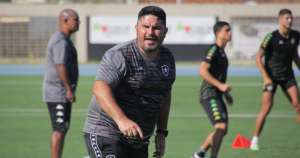 Técnico testa positivo para Covid-19 e não comanda o Botafogo contra o Flamengo