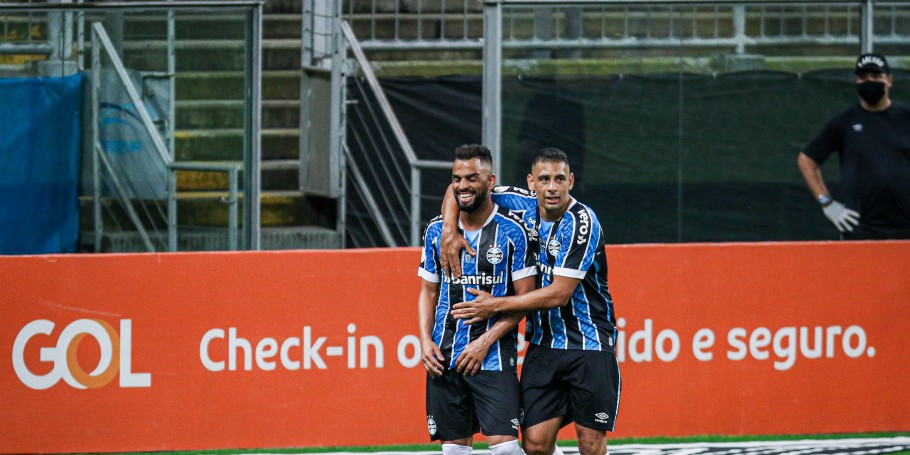 Maicon comemora retorno com gol e vitória do Grêmio em jogo atrasado