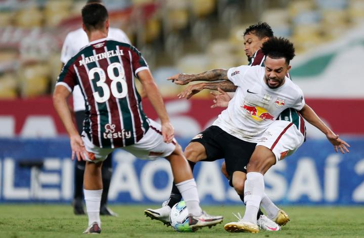 Claudinho foi bem marcado e finalizou duas vezes