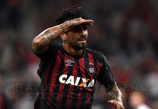 Lucho elogia desempenho do Athletico mesmo em derrota para o River