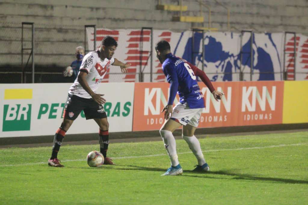 Paraná 1 x 4 Vitória – Leão vence duelo direto fora de casa e abre distância do Z4